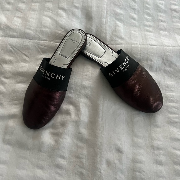 Authentic Givenchy Paris Burgundy Leather Slide Mules
Size: EU 39 / US 9 - Picture 2 of 11